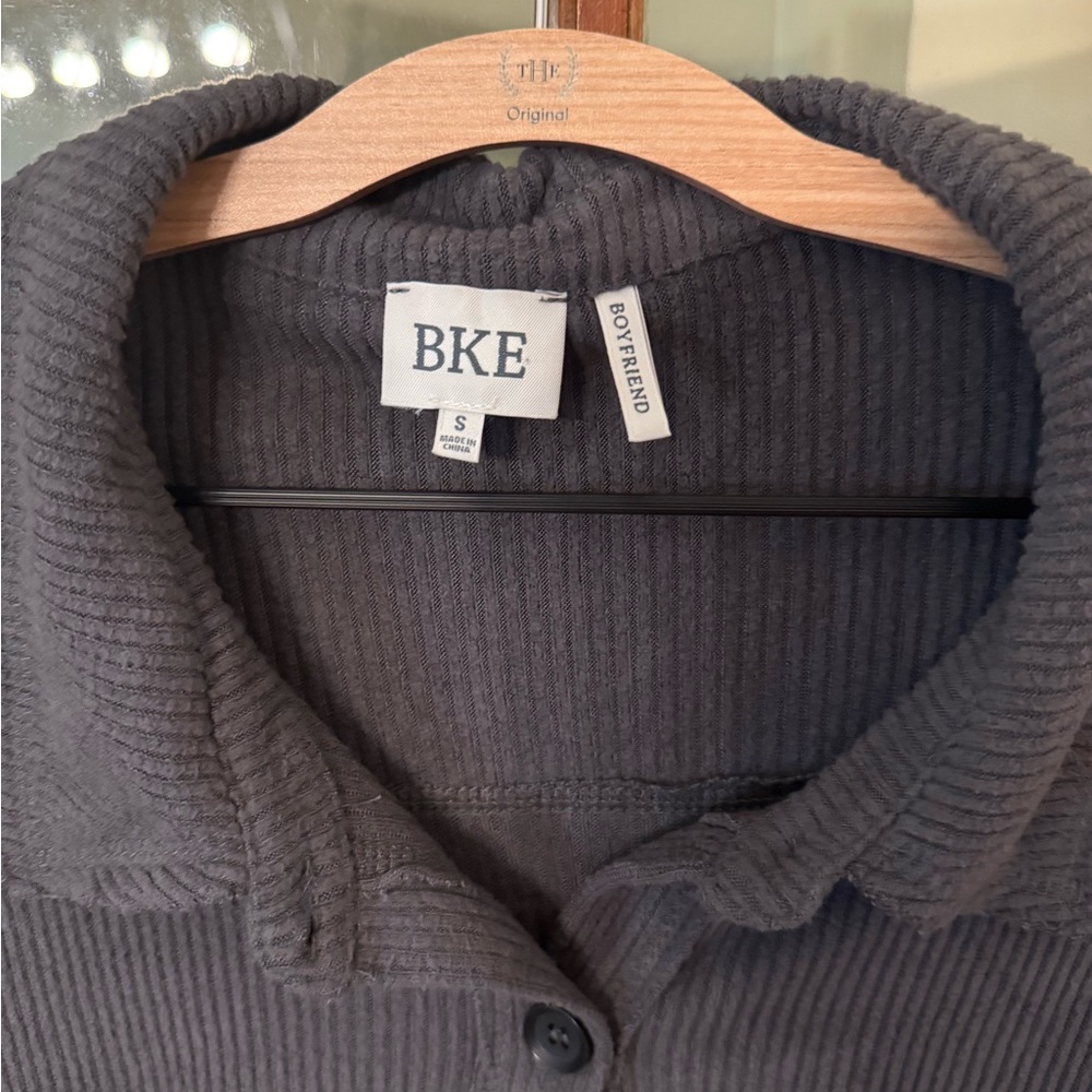 BKE Buckle Charcoal Grey Ribbed Boyfriend Layering Button-Up Shirt Jacket Small - Picture 2 of 3
